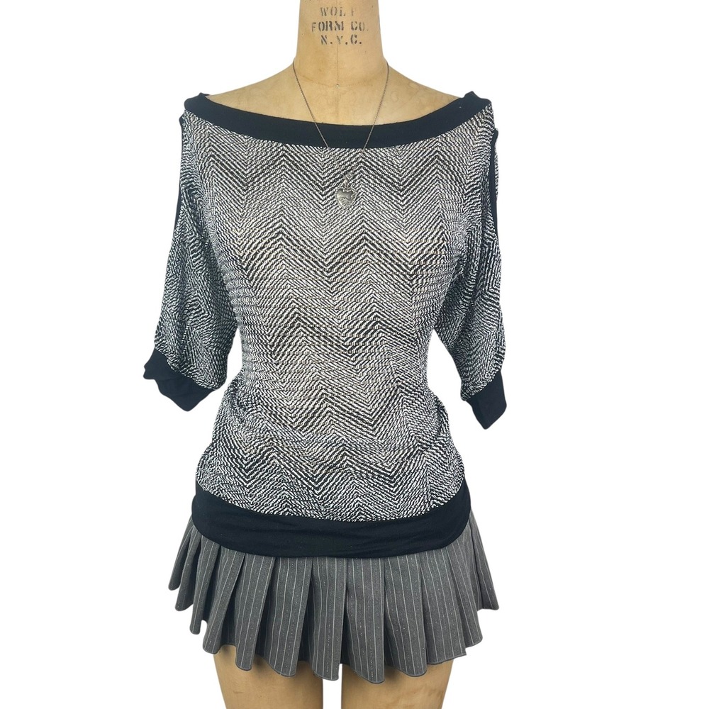 Y2K 2000's Chevron Cold Shoulder Top Black White Whimsygoth Mall Goth‎ Size L